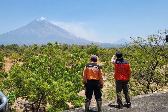 Pusat Pengendalian Operasi Kabupaten Karangasem melaporkan karhutla terjadi di kawasan lereng Gunung Agung. (Dok. BNPB)