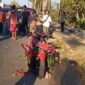 Pengendara sepeda motor tewas tertimpa pohon peneduh jalan. (Dok. FIN) 
