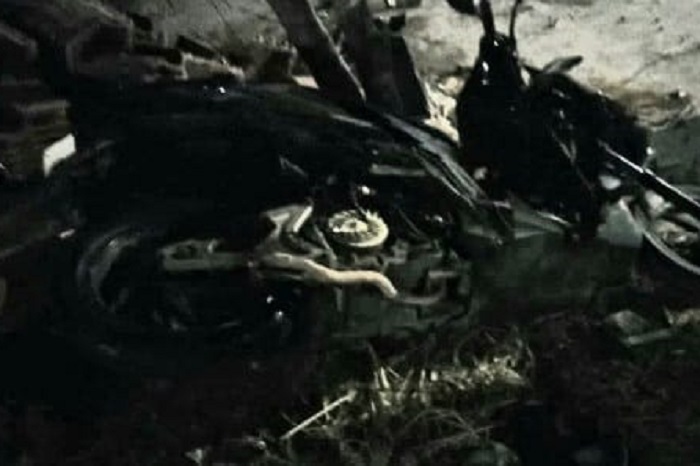 Kecelakaan lalu lintas antara minibus Panther dengan sepeda motor terjadi di jalur alternatif Madiun - Magetan. (Dok. FIN) 
