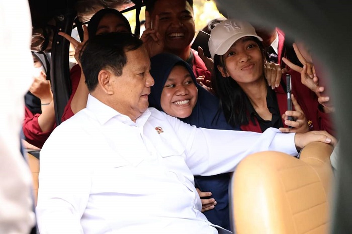 Ketua Umum Partai Gerindra Prabowo Subianto saat bersama Masyarakat. (Facbook.com/@Prabowo Subianto)
