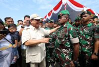 Menteri Pertahanan Prabowo Subianto menyerahkan 1.270 unit motor dinas untuk membantu tugas Babinsa di Papua. (Dok. Tim Media Prabowo Subianto)