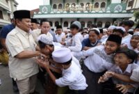 Calon presiden nomor urut 2, Prabowo Subianto bersilaturahmi ke Pondok Pesantren (Ponpes) Cipasung. (Dok. Tim Media Prabowo-Gibran)
