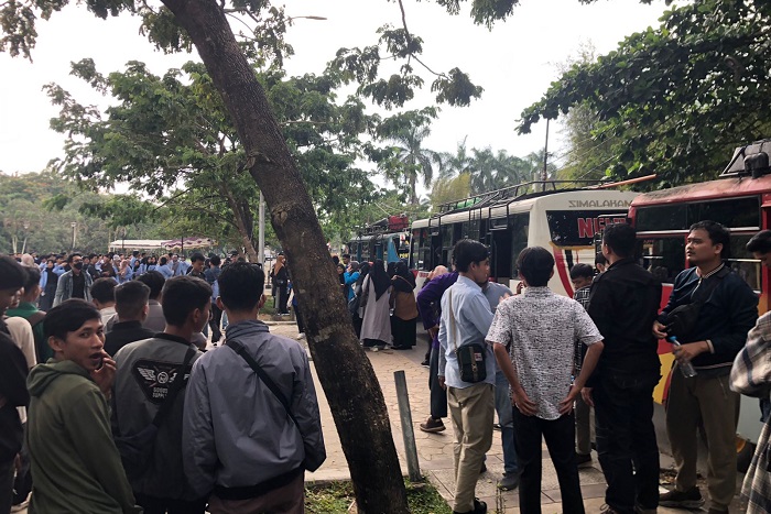  Aliansi Mahasiswa Kalimantan Barat Untuk Keutuhan Bangsa (AMKB2) menggelar aksi kawal surat rakyat di depan Kantor Tim Kampanye Daerah (TKD) Kalimantan Barat. (Dok. AMKB2)