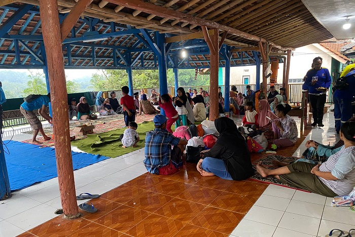 Korban atas peristiwa tanah longsor yang terjadi di Kampung Cipondok Kabupaten Subang. (Facebook.com/@Badan Nasional Penanggulangan Bencana)

