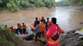 Tim SAR gabungan di Ngawi, Jawa Timur, di hari ke dua ini melanjutkan pencarian keberadaan Didik Nugroho, 28 tahun, Sabtu (16/3/2024).