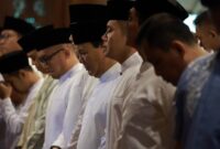 Menteri Pertahanan dan presiden terpilih 2024-2029 Prabowo Subianto melaksanakan ibadah salat Idul Fitri 1445 H di Masjid Nurul Wathon. (Dok. Tim Media Prabowo)

