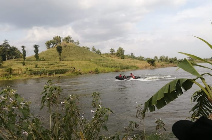
Seorang pria dikhabarkan lenyap di perairan Waduk Kedungbendo, Desa Gunungsari, Kecamatan Kasreman, Ngawi, Jawa Timur, Minggu (19/5/2024). (Dok. Persda.com/Fin)