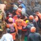 Tim gabungan melakukan operasi pencarian korban pasca longsor yang melanda Dusun Supit, Desa Pronojiwo, Kecamatan Pronojiwo, Lumajang, Jawa Timur pada Selasa (4/6/2024). (Dok. BPBD Kab Lumajang)