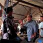 Ketua MPR RI Ahmad Muzani saat menemui para peternak sapi perah di Desa Pesanggrahan, Kota Batu, Jawa Timur, Kamis (21/11/2024). (Dok. Tim Media Ahmad Muzani)