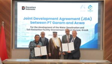 Left to right: Mr. Abraham Mose (President Director of PT GARAM), H.E. Mr. Rosan Roeslani (CEO Danantara, Minister of Investment of the Republic of Indonesia), H.E. Mr. Faisal Abdullah Al-Amodi (Ambassador of the Kingdom of Saudi Arabia to the Republic of Indonesia), Dr. Samir J. Serhan (Group CEO of Acwa) and Mr. Tim Anderson (President Director of PT Acwa Power Indonesia)