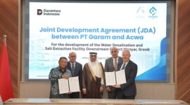 Left to right: Mr. Abraham Mose (President Director of PT GARAM), H.E. Mr. Rosan Roeslani (CEO Danantara, Minister of Investment of the Republic of Indonesia), H.E. Mr. Faisal Abdullah Al-Amodi (Ambassador of the Kingdom of Saudi Arabia to the Republic of Indonesia), Dr. Samir J. Serhan (Group CEO of Acwa) and Mr. Tim Anderson (President Director of PT Acwa Power Indonesia)